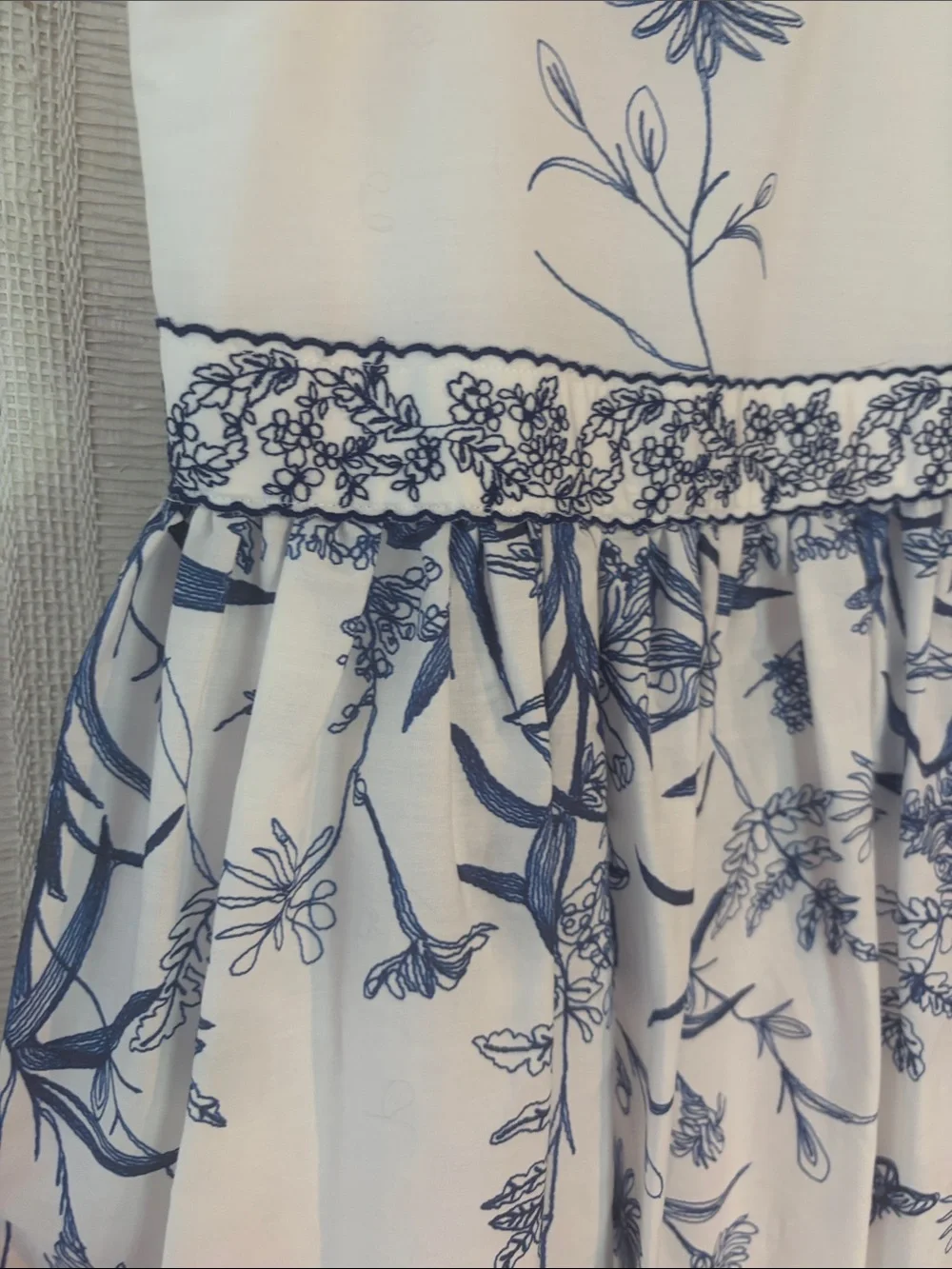 Elie Saab Girls Elegant White and blue floral Dress. NWT Size 6